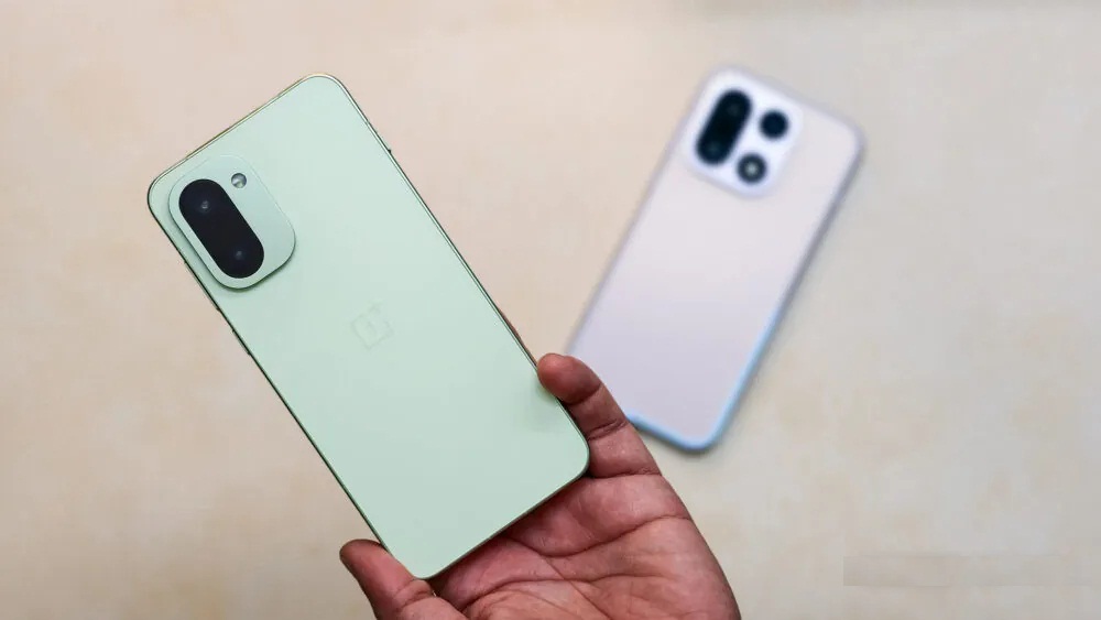 So sánh điện thoại OnePlus 15R và OnePlus 15 (Ảnh: Internet)