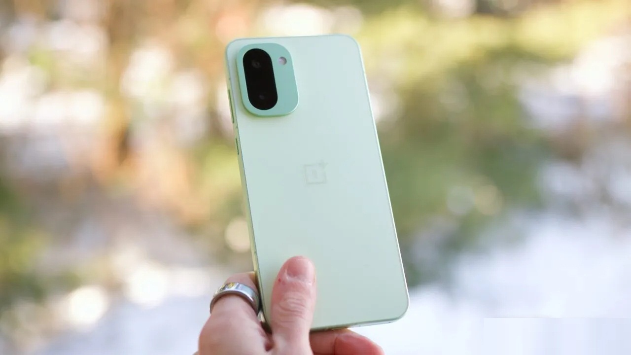 Điện thoại OnePlus 15R (Ảnh: Internet)