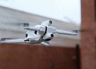 Antigravity A1: Chiếc drone kết hợp camera 360 độ của Insta360 và trải nghiệm bay như chơi game Drone Antigravity A1 (Ảnh: Internet)