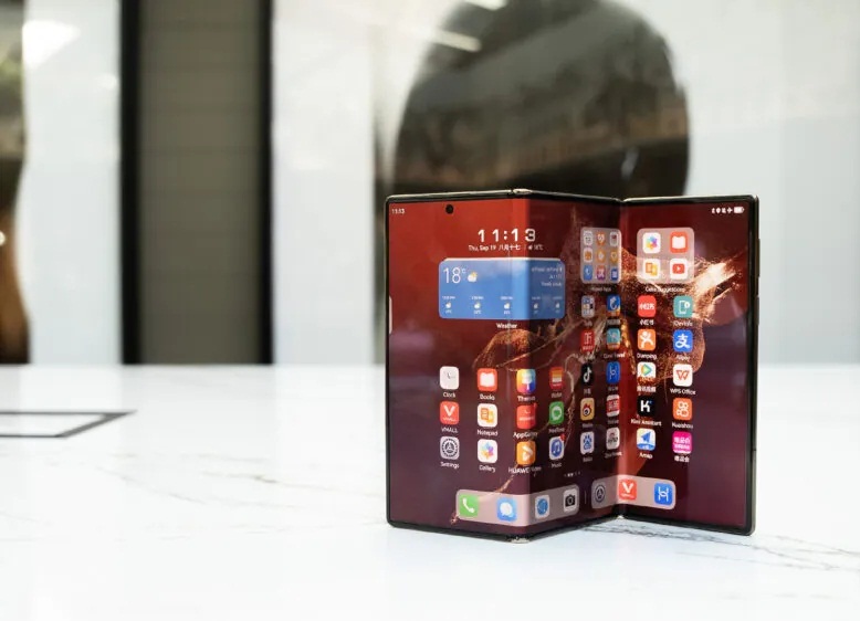 Điện thoại gập 3 màn hình HUAWEI Mate XT (Ảnh: Internet)