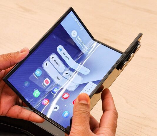 Điện thoại gập 3 màn hình Galaxy Z TriFold (Ảnh: Internet)