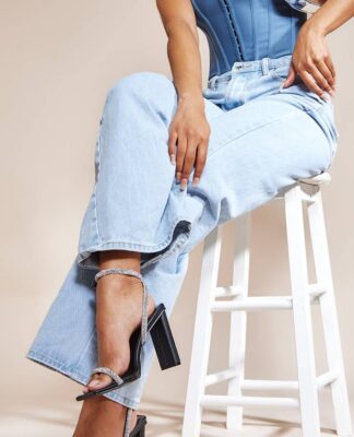 giày phối cùng quần jeans ống rộng Giày cao gót đế vuông