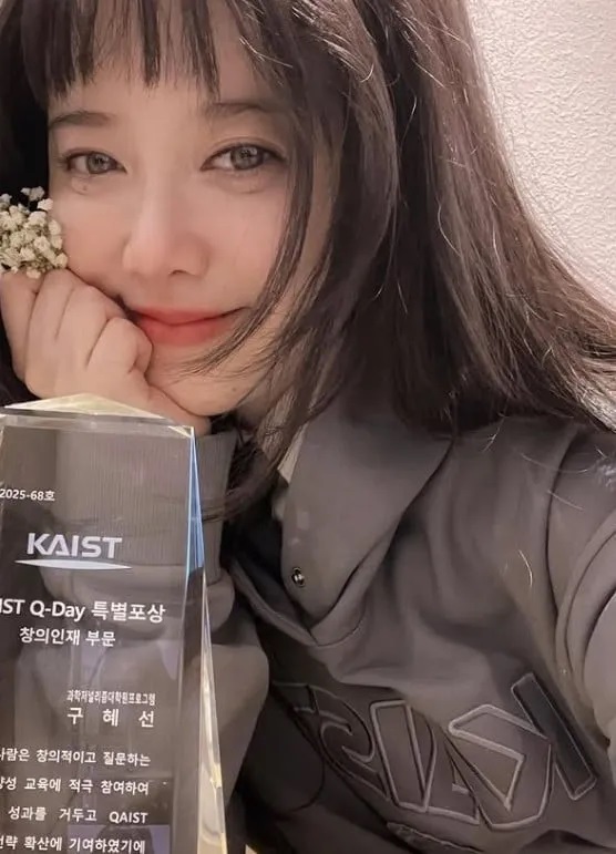 Goo Hye Sun được KAIST vinh danh với giải tài năng sáng tạo đặc biệt nhờ phát triển lô tóc phẳng có bằng sáng chế, một sản phẩm vừa thân thiện với môi trường vừa giàu tính sáng tạo (Ảnh: Internet)