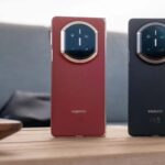 HUAWEI ra mắt điện thoại màn hình gập Mate X7 và các thiết bị khác trên thị trường toàn cầu Điện thoại màn hình gập HUAWEI Mate X7 màu Đỏ Tinh Vân & Đen (Ảnh: Internet)