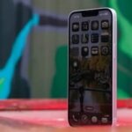 Tại sao iPhone 16e của Apple vẫn chưa thể cạnh tranh với các điện thoại bình dân của Android? Màn hình chính và các nút của iPhone 16e (Ảnh: Internet)