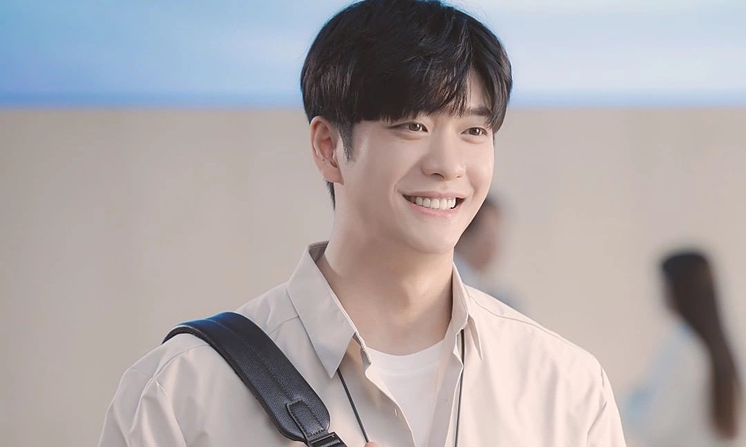 Nam diễn viên sinh năm 1992, nổi bật với các vai diễn trong Extraordinary You và When the Weather Is Fine, luôn được người hâm mộ yêu mến nhờ phong thái thân thiện và khả năng diễn xuất đa dạng (Ảnh: Internet)