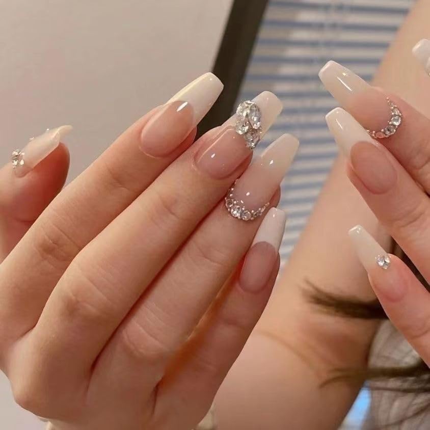 Sơn bóng trong suốt kèm một chi tiết nhấn