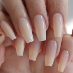 Xu hướng móng chuyển sắc với các tông trung tính