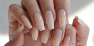 Xu hướng móng chuyển sắc với các tông trung tính