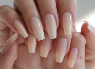 Xu hướng móng chuyển sắc với các tông trung tính