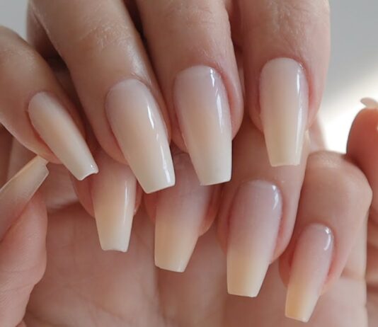 Xu hướng móng chuyển sắc với các tông trung tính