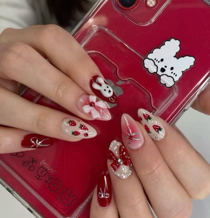 Đỏ dâu với hình thỏ con