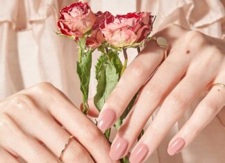 15 màu sơn móng tay rực rỡ và sang trọng giúp bạn tỏa sáng trong mùa lễ hội cuối năm màu sơn móng tay