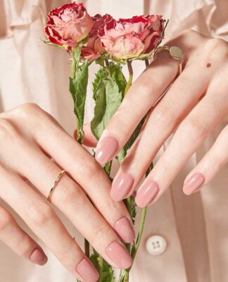 15 màu sơn móng tay rực rỡ và sang trọng giúp bạn tỏa sáng trong mùa lễ hội cuối năm màu sơn móng tay