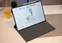 Máy tính bảng Galaxy Tab S11 Ultra với bàn phím rời và bút cảm ứng S Pen (Ảnh: Internet)