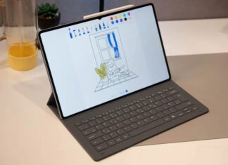 7 mẫu máy tính bảng Android chất lượng hàng đầu ở mọi tầm giá đáng mua hiện nay Máy tính bảng Galaxy Tab S11 Ultra với bàn phím rời và bút cảm ứng S Pen (Ảnh: Internet)