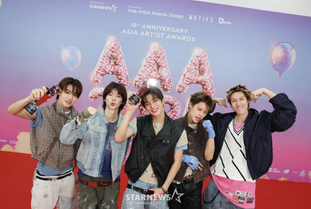 CORTIS nhận hai giải thưởng, bùng nổ với màn hát live như CORTIS nhận hai giải thưởng, bùng nổ với màn hát live như