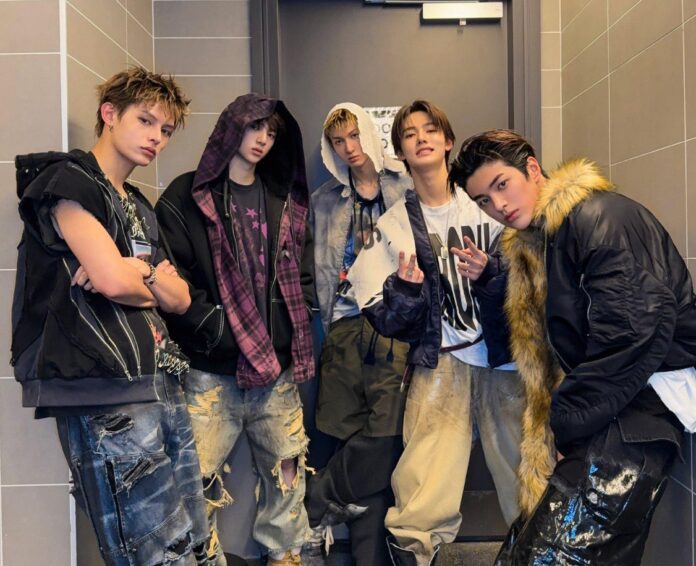 5 thành viên CORTIS tự tin khuấy động bầu không khí tại NBA (Ảnh: Internet)