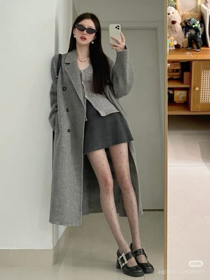 Phối cùng chân váy ngắn