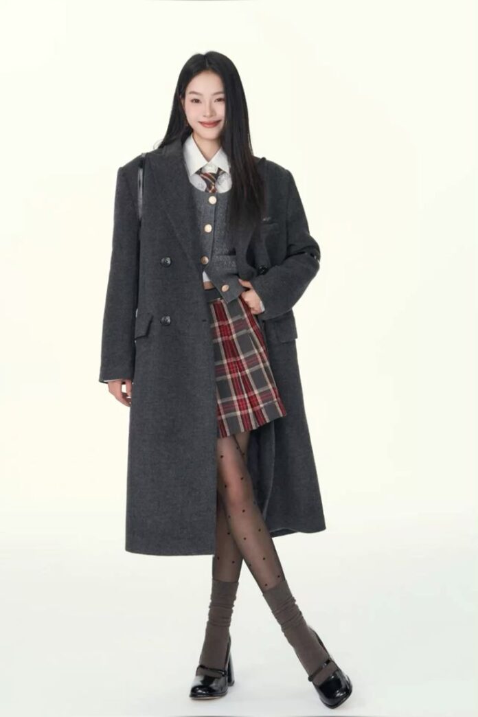 Chân váy caro tạo điểm nhấn