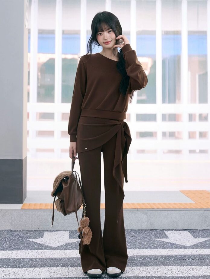 Quần ống loe kiểu Balletcore