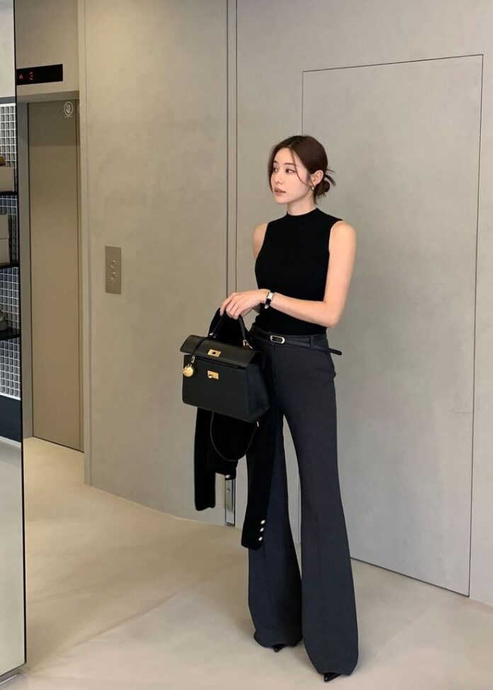 Quần ống loe vải đen