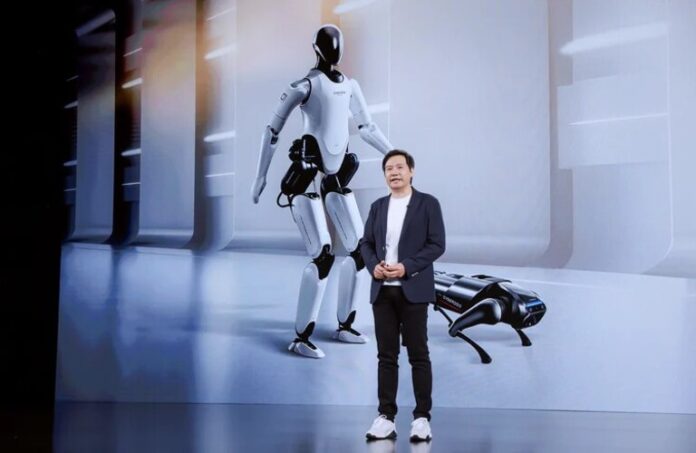 CEO Lei Jun tiết lộ robot hình người sẽ được triển khai rộng rãi trong các nhà máy Xiaomi trong vòng năm năm tới, đánh dấu bước tiến quan trọng trong chiến lược sản xuất thông minh của công ty (Ảnh: Internet)