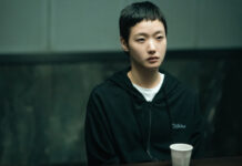 Màn xuất hiện với mái tóc ngắn táo bạo của Kim Go Eun tại họp báo gây ấn tượng mạnh, được đánh giá làm nổi bật hình tượng nhân vật (Ảnh: Internet)