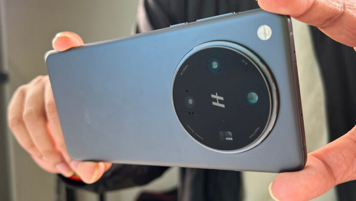 Pin Silicon-Carbon thế hệ 3 với hàm lượng silicon ~15% giúp OPPO Find X9 tăng hơn 1.000mAh so với đời trước mà vẫn giữ thân máy mỏng nhẹ (Ảnh: Internet)