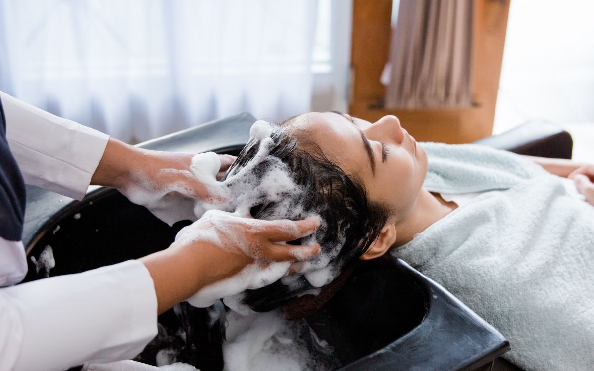 Bỏ qua dầu xả hoặc dùng dầu xả sai cách