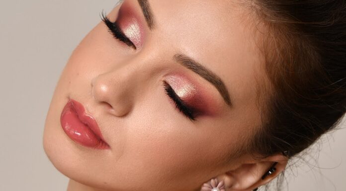 Trang điểm mùa lễ hội Phấn mắt vàng hồng là sự kết hợp hoàn hảo giữa nét nữ tính và ánh nhũ tinh tế, làm sáng mắt, tạo chiều sâu nhẹ nhàng mà không quá phô trương