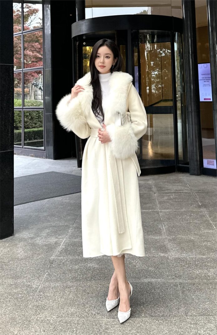 Trang phục đơn sắc