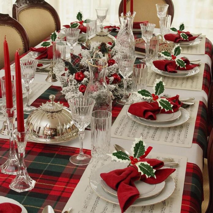 Khăn trải bàn chính là nền sân khấu cho toàn bộ bàn ăn