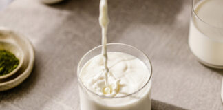 uống sữa trước khi ngủ