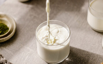 uống sữa trước khi ngủ