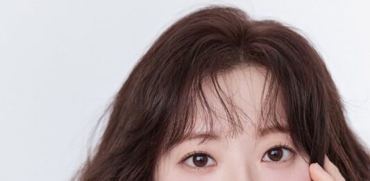 Những xu hướng tóc được dự đoán sẽ “làm mưa làm gió” trong năm 2026 xu hướng tóc: Tóc mái rèm mềm mại