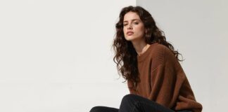 5 xu hướng giày dép mà người sành điệu sẽ diện cùng quần jeans trong năm mới xu hướng giày dép Giày bốt da cao cổ