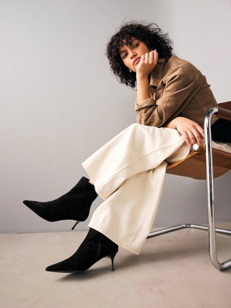 Giày bốt cao gót mũi nhọn