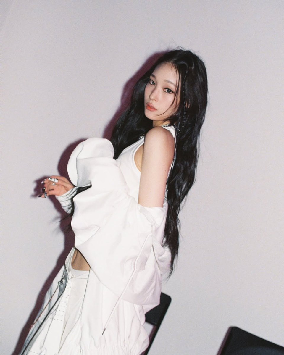 Annie thẳng thắn thừa nhận rằng cô đã báo trước quyết định này với các thành viên và công ty từ đầu năm ngoái