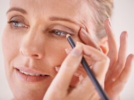 Các tông màu trung tính như nâu khói, nâu đen sẽ mang lại cảm giác mềm mại và hài hòa hơn