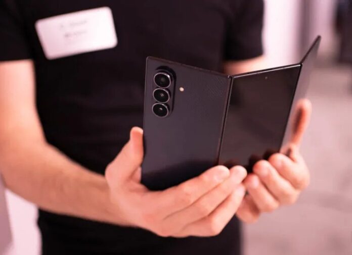 Điện thoại gập 3 màn hình Galaxy Z TriFold của Samsung (Ảnh: Internet)