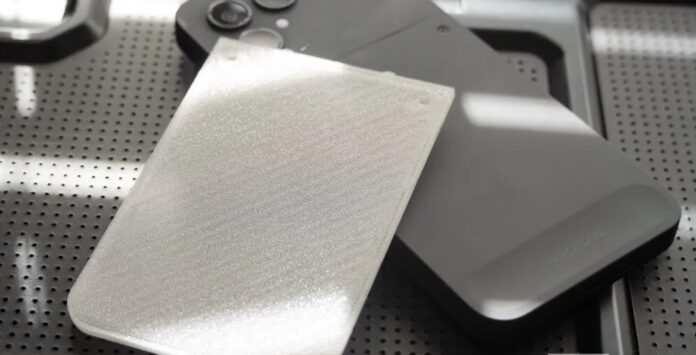 Điện thoại Fairphone 6 và Nothing Phone (Ảnh: Internet) Điện thoại Fairphone 6 và Nothing Phone (Ảnh: Internet)