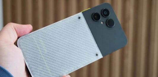 Tại sao điện thoại Fairphone 6 vượt trội hơn Nothing ở phân khúc điện thoại giá rẻ? Điện thoại Fairphone 6 và Nothing (Ảnh: Internet)