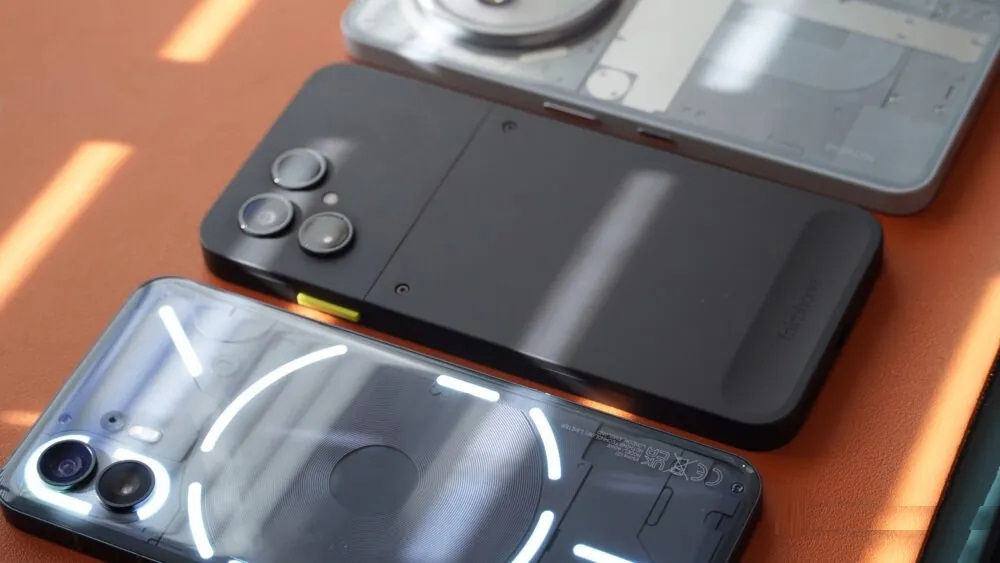 Điện thoại Nothing và Fairphone 6 (Ảnh: Internet)