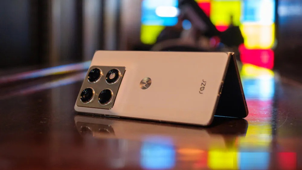 Điện thoại màn hình gập Motorola Razr Fold (Ảnh: Internet)
