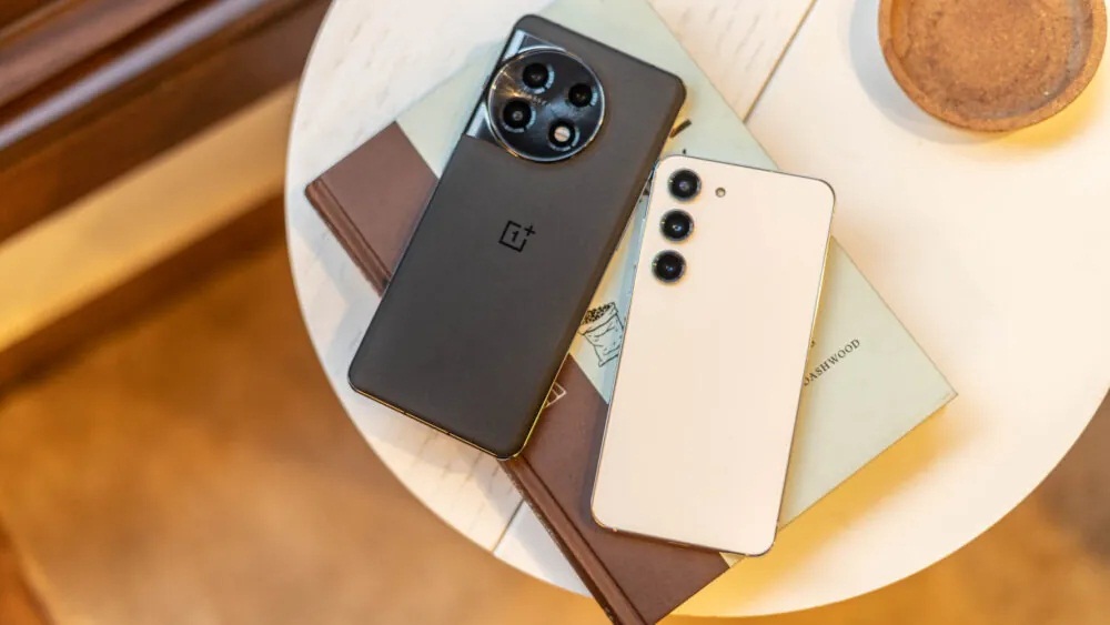 Điện thoại OnePlus 11 và Galaxy S23 của Samsung (Ảnh: Internet)