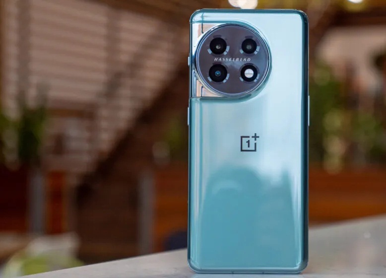 Mặt lưng kính của điện thoại OnePlus 11 (Ảnh: Internet)