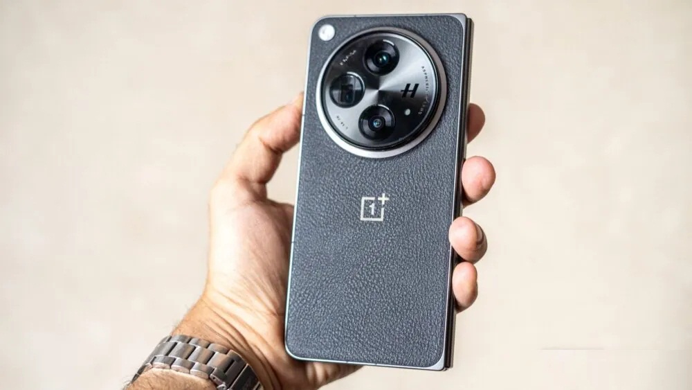 Mặt sau của điện thoại màn hình gập OnePlus Open (Ảnh: Internet)