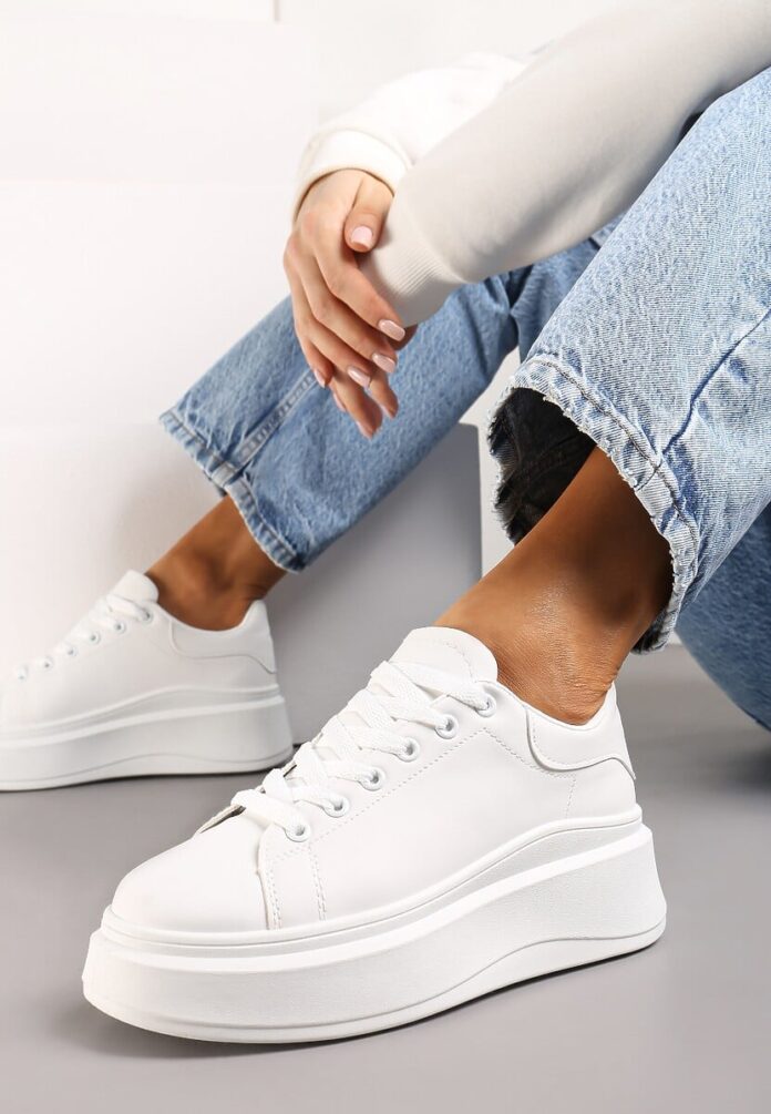 Giày thể thao đế cao dày