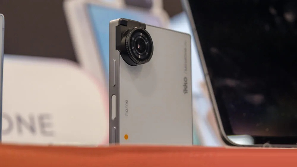 Mẫu điện thoại Ikko MindOne tại CES 2026 (Ảnh: Internet)